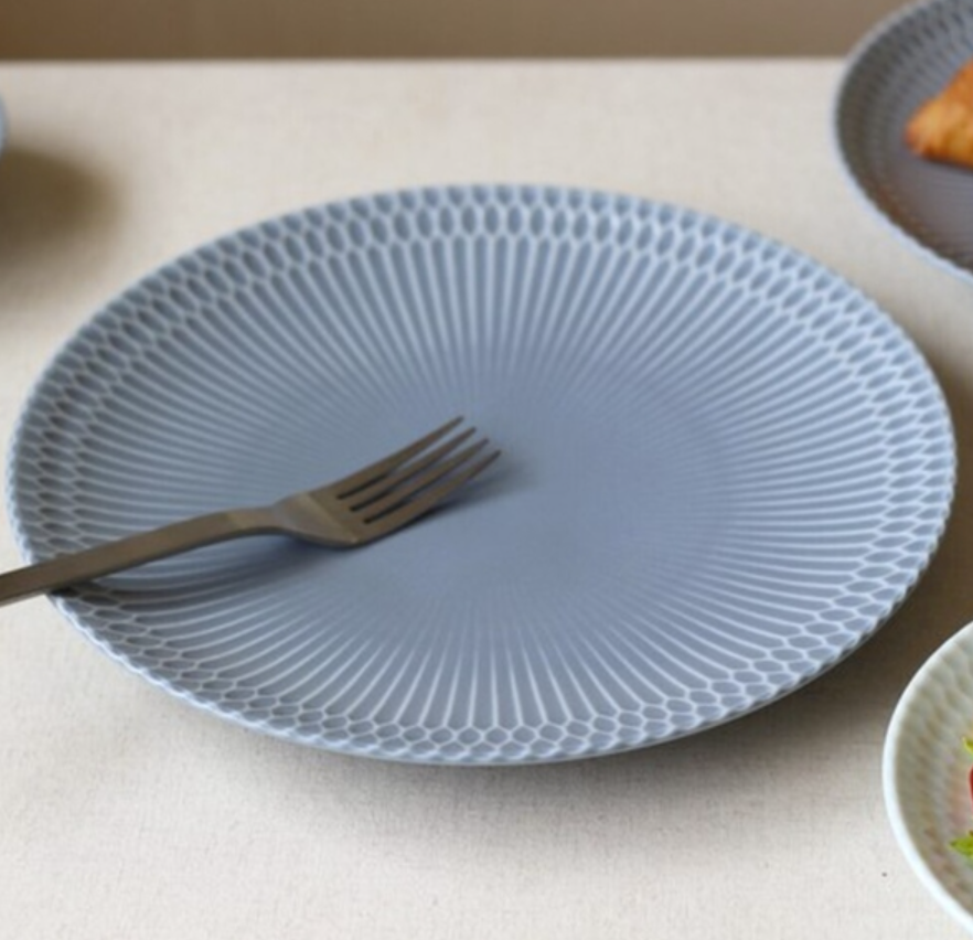 KitchenWh22's tweet photo. "Elevate your dining experience with the perfect set of dinnerware. 🍽️✨ Whether it’s a cozy dinner at home or a special occasion, the right plates can make all the difference. #TableSettingGoals #DinnerwareLove #HomeStyle" https://t.co/JTeDh3Jt5z