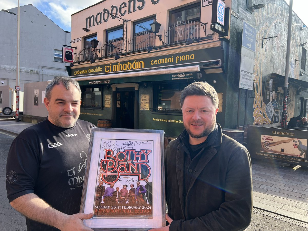 Belfast TradFest (@belfasttradf) on Twitter photo This day a year ago we brought the legendary Bothy Band to Belfast for their first Irish public concert since 1979.
Artistic Director <a href="/doconnormusic/">Dónal O'Connor</a> presents Bamber McMullan with a signed poster in recognition of Madden’s longstanding support of traditional music in the city. This day a year ago we brought the legendary Bothy Band to Belfast for their first Irish public concert since 1979.
Artistic Director <a href="/doconnormusic/">Dónal O'Connor</a> presents Bamber McMullan with a signed poster in recognition of Madden’s longstanding support of traditional music in the city.