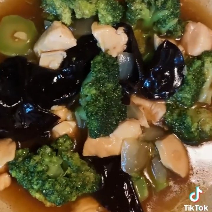 Yuhuu bulan RAMADHAN sebentar lagii!🙌🏻😇 sinii save dulu kumpulan resep ter SAT-SET yang bisa kamu bikin untuk buka puasa sekeluarga!✨🥘