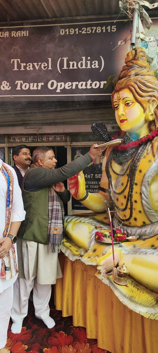 iamsatsharmaca's tweet photo. आज महाशिवरात्रि के पावन अवसर पर #Bus_Stand, जम्मू में लंगर वितरण किया।
@blsanthosh ji https://t.co/vowvoJgVSs