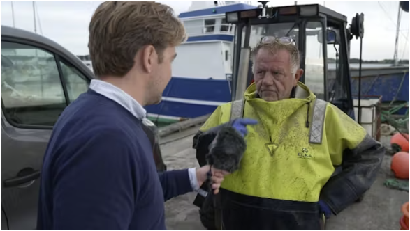 Jeg er egentlig på barsel.
Men jeg har læst gamle dokumenter i går, og det ser ud som om, fiskeriminister <a href="/jacobjensenMF/">Jacob Jensen</a> har givet forkerte oplysninger til Folketinget om ulovligt fiskeri.
Der er samråd om sagen i dag, så her er en tråd.
Det handler om denne fisker.