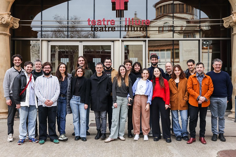 institutteatre's tweet photo. #ITTEATRELLIURE “Electra”, el nou projecte d’IT Teatre Lliure dirigit per Alícia Gorina, fins al 23 de març al @teatrelliure amb entrades exhaurides!
Després farà gira per 5 municipis en el marc del projecte Reverberacions de @diba @CulturaDIBA
https://t.co/8PXJjtqPyN https://t.co/WG5iwzPurE