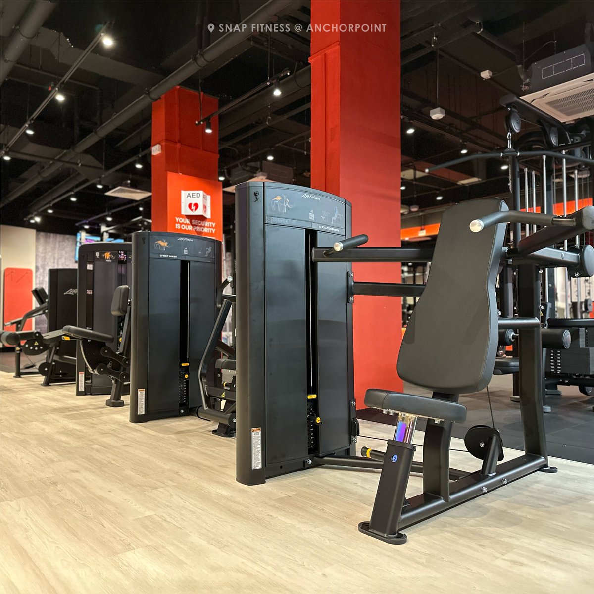 F1RECREATIONSG's tweet photo. Snap Fitness @ Anchorpoint is now outfitted with top-tier fitness equipment, brought to you by F1 Recreation. 🏋️♂️✨
#LifeFitness #HammerStrength #Torque #CommericalGym #GymStudio #Fitness #Gym #Cardio #Strength #GymTransformation #FitnessLifestyle #FacilityFeature #SnapFitness https://t.co/HDaYFTFZ2i