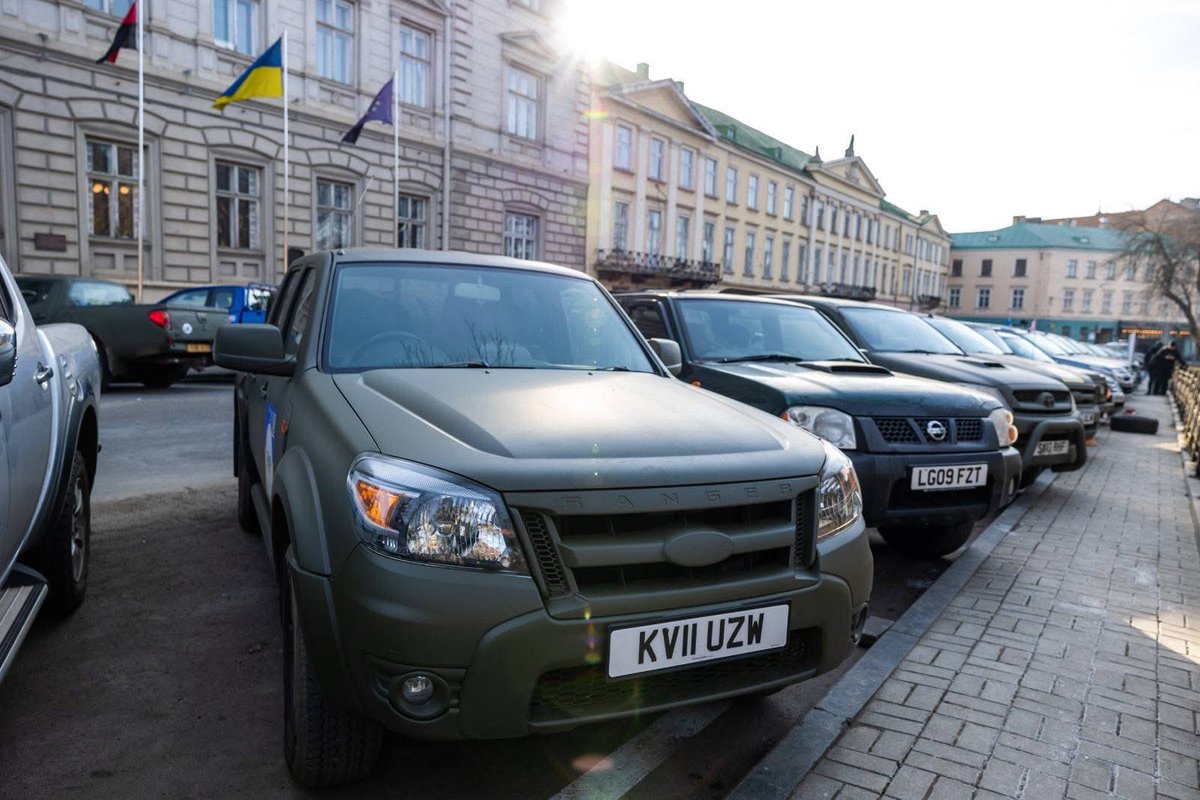 ❗️🇬🇧British volunteers handed over 35 more pickup trucks to the Armed Forces of 🇺🇦Ukraine