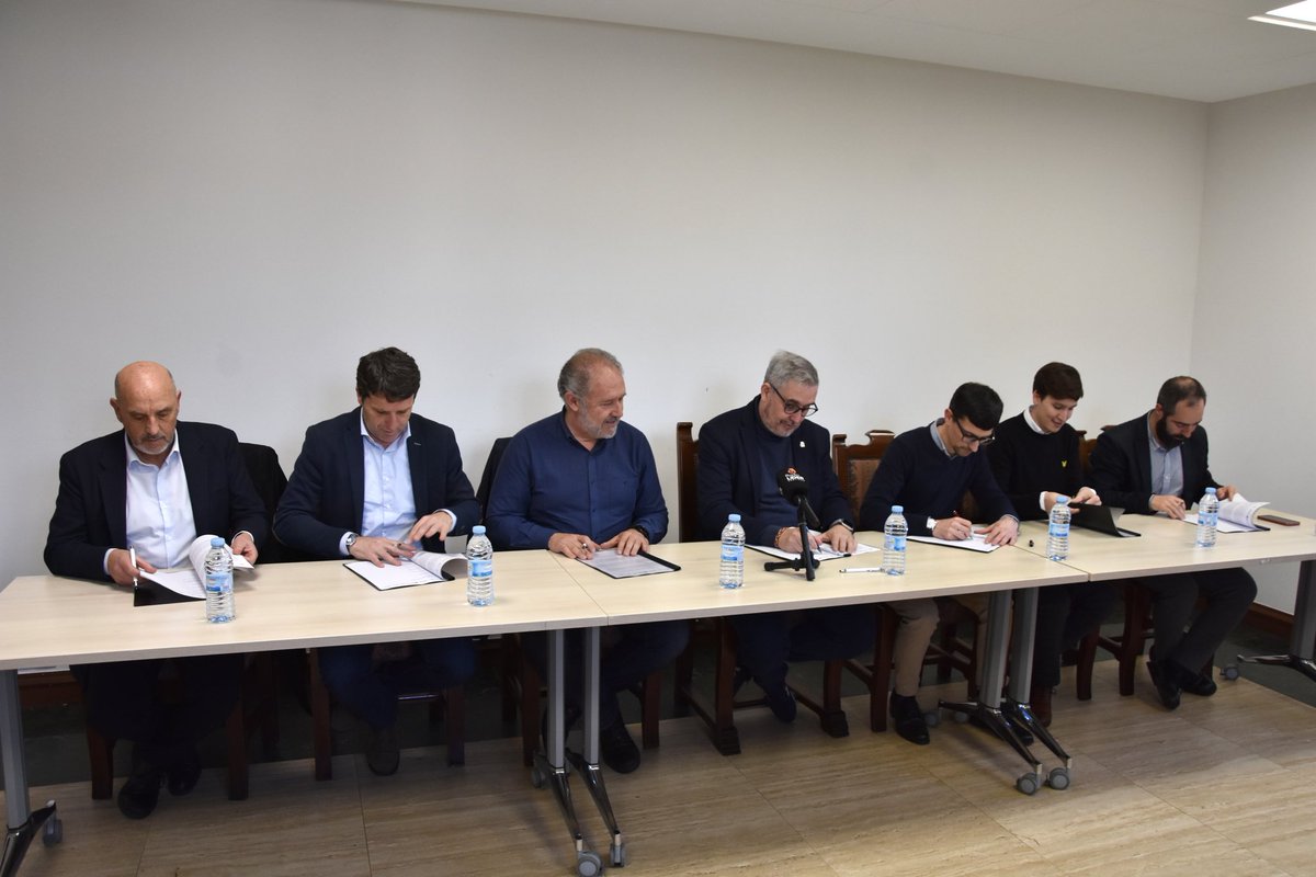 concellodeames's tweet image. Os alcaldes de Ames, Padrón, Dodro, Rianxo, Boiro, A Pobra e Ribeira asinan un manifesto para solicitar a ampliación da zona libre de peaxes da área de Santiago ata Padrón.

Toda a info do acordo aquí 🔗 bit.ly/4bdoWxf

#Acordo #Concellos #AP9 #Ames