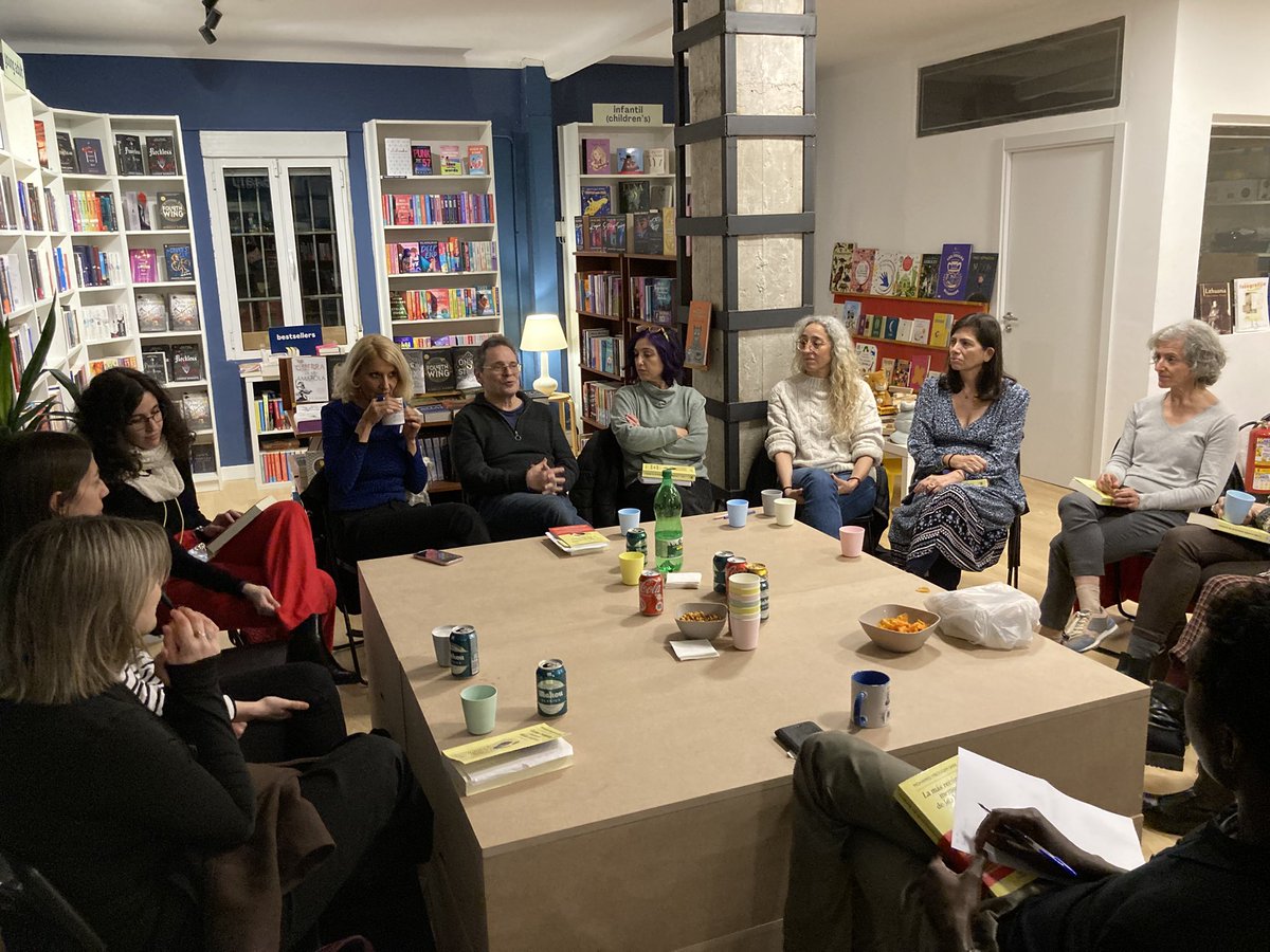 Libreria parent(h)esis (@lib_parenthesis) on Twitter photo Ayer celebramos nuestro primer club de lectura, #leyendoelmundo. Charlamos sobre La más recóndita memoria de los hombres de Mohamed Mbougar Sarr. Muchas gracias a Youssoupha Sock por coordinarlo y a todos que os habéis apuntado a la aventura de leer el mundo junto con nosotros. Ayer celebramos nuestro primer club de lectura, #leyendoelmundo. Charlamos sobre La más recóndita memoria de los hombres de Mohamed Mbougar Sarr. Muchas gracias a Youssoupha Sock por coordinarlo y a todos que os habéis apuntado a la aventura de leer el mundo junto con nosotros.