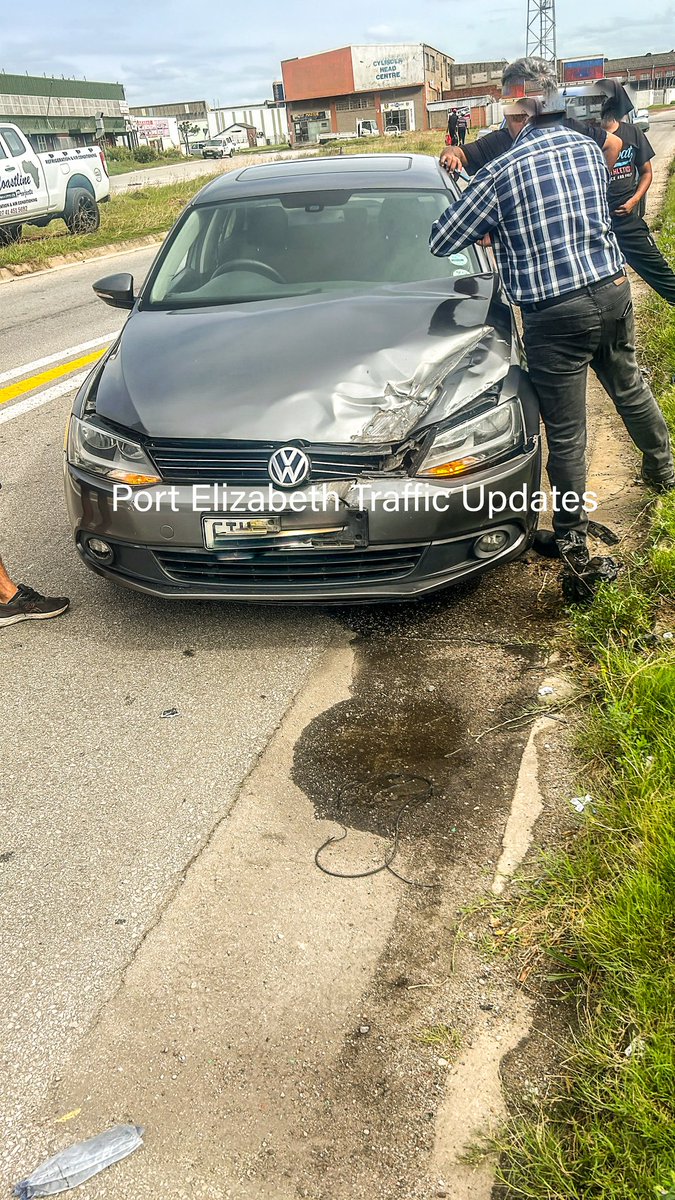 trafficupdatePE's tweet image. Perl Road Korsten-3 vehicles involved @FatalMoves @HeraldNMB @SAPoliceService @GardmedPE @AlgoaFMNews @FmLuister @EP_Media24 @jacquesbrand @JanineCLee @stanfromibf @bayfmofficial @_ArriveAlive @JanineCLee @jour_maine