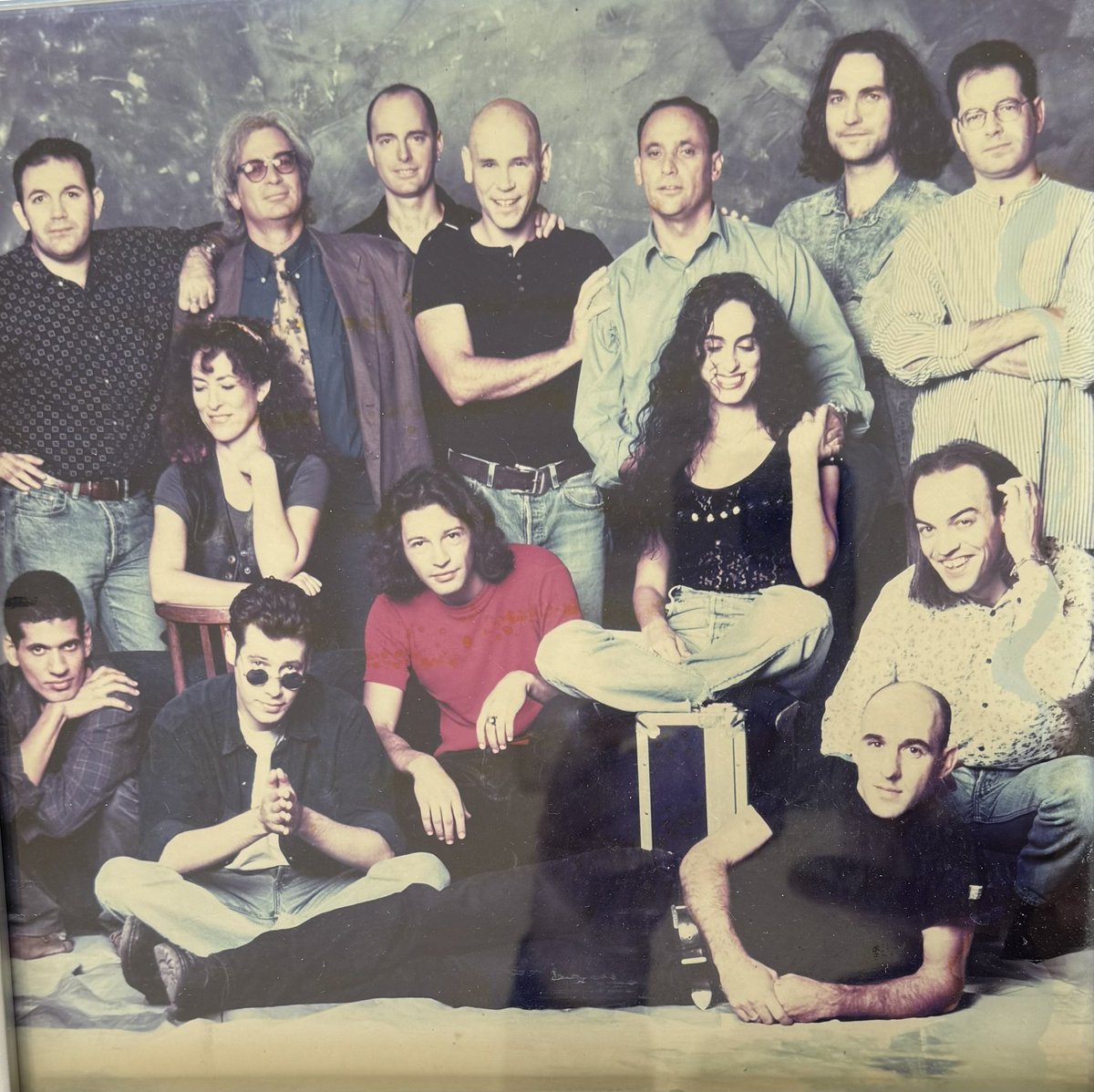 AvtipusBand's tweet photo. הצילום הנדיר הזה צולם לפני 30 שנה. את מי מהמצולמים אתם מזהים? ומי הם שלושת המצולמים שיופיעו הערב ב״טרקלין״ בפרדס חנה? https://t.co/u70U50lT2p