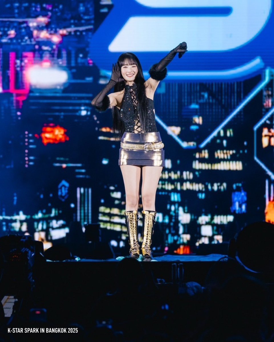เปิดมาแบบสับ💃🏻 กับ stage ของ Minnie จัดเต็มทั้งแสงสีเสียงพร้อมมาส่งความมันส์ให้กับทุกคนในงาน “k-star spark in bangkok 2025”💫

#KStarSparkConcert
#DPRIAN #BAMBAM #BamBam #뱀뱀 #DAESUNG #MINNIE #민니 #GIDLE #GDRAGON