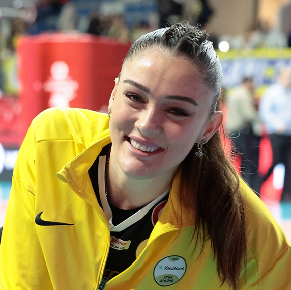 Zehra Güneş, Vakıfbank'ta 15. yılını tamamlayacak

🏆🏆🏆🥈🥉Şampiyonlar Ligi
🏆🏆🥈🥈🥉Dünya Şampiyonası
🏆🏆🏆🏆🥉🥉Sultanlar Ligi
🏆🏆🏆🏆🥉🥉Türkiye Kupası
🏆🏆🏆🥈🥈🥈🥈Şampiyonlar Kupası

👑4 Dünya Şampiyonası en iyi orta ödülü
👑2 Şampiyonlar Ligi en iyi orta ödülü
👑1