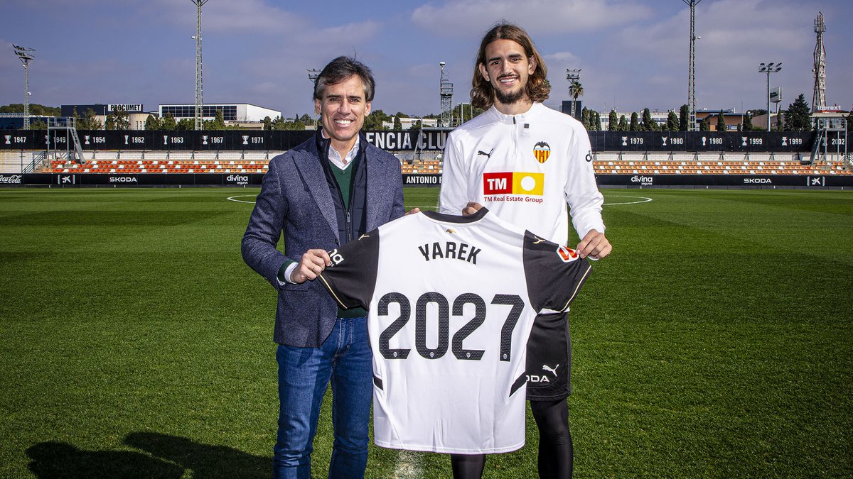 ValenciaCF_GO's tweet photo. 📝 𝐎𝐅𝐈𝐂𝐈𝐀𝐋: Yarek Gasiorowski renueva con el Valencia hasta junio de 2027.
#FichajesFG https://t.co/otzFOi68cX