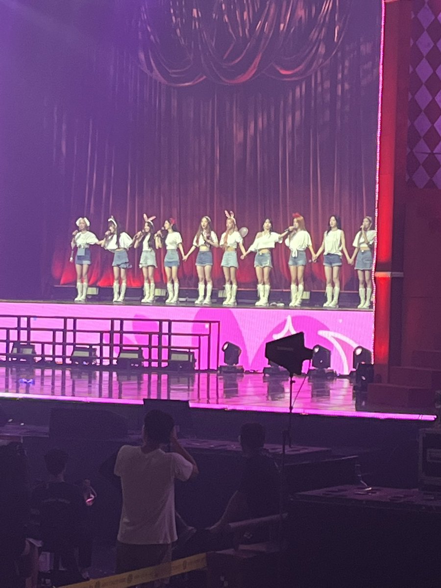 첫 콘서트, 사녹, 팬콘까지 우주소녀와 함께한 처음은 항상 행복한 순간이었어요
더 먼 훗날 돌이켜봤을 때 우리의 타임라인에 더 많은 소중한 기억들이 가득해질 때까지 함께해요🪐
2월의 가장 따뜻한 봄 25일! 덕분에 행복했습니다
9주년 축하해요 우주소녀 사랑해❤️

#우주소녀와_함께만든_타임라인