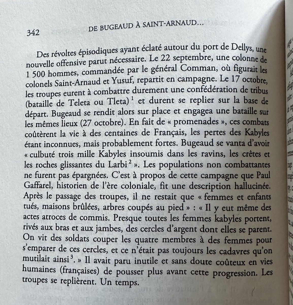 « Presque toutes les femmes kabyles portent, rivés aux bras et aux jambes, des cercles d'argent dont elles se parent.
On vit des soldats couper les quatre membres à des femmes pour s'emparer de ces cercles, et ce n'était pas toujours les cadavres qu'on mutilait ainsi.»
