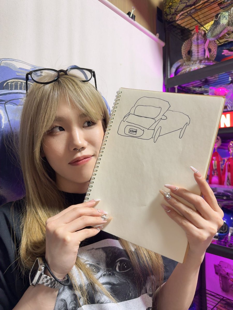 ナナちゃんがLiveで車を書いてくれたよ💕 さぁ、車種はなーんだ❓ Live