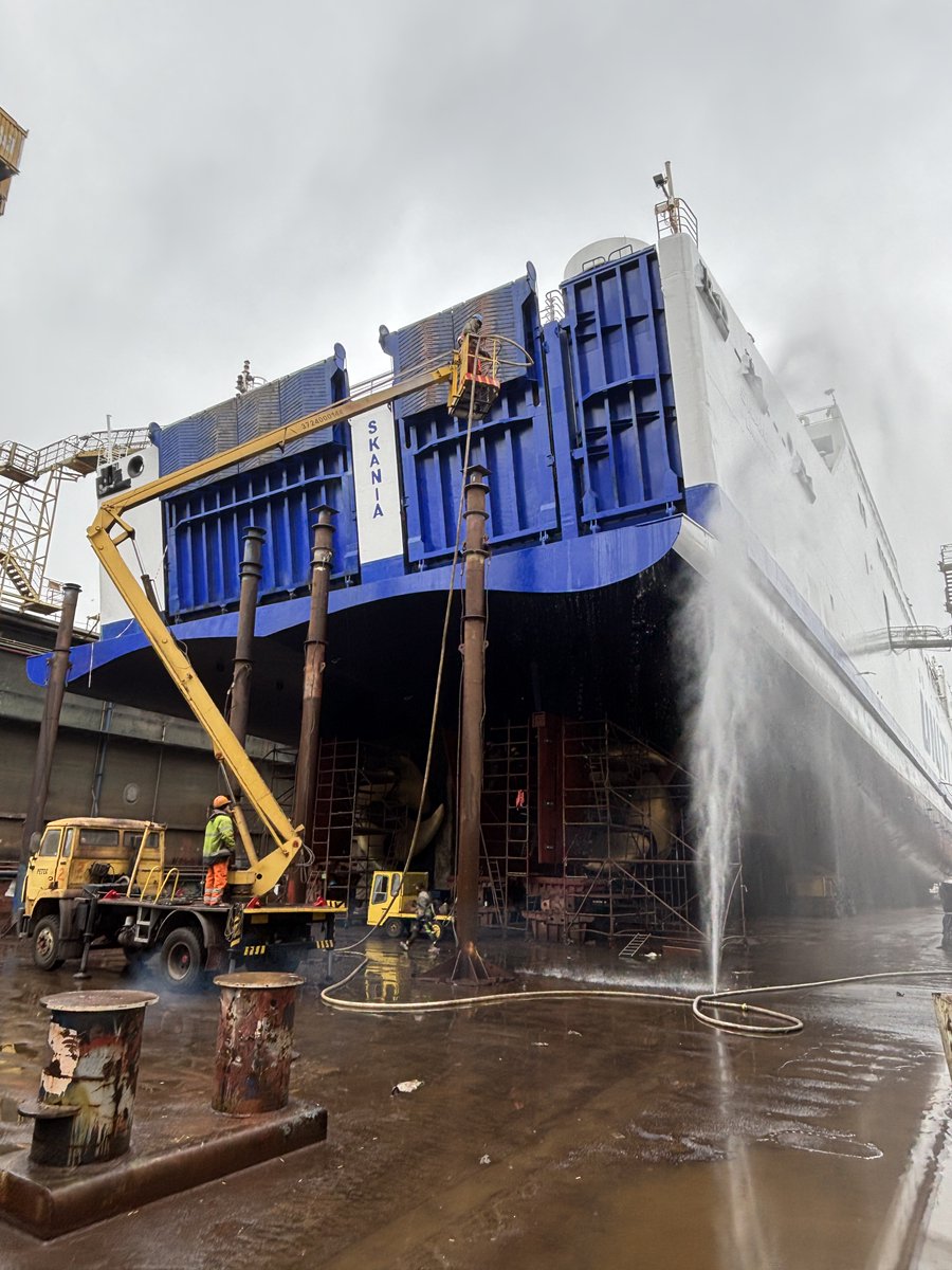UnityLine's tweet image. 🚢Oto kolejne zdjęcia ze stoczni Gryfia, gdzie nasz prom Skania jest przygotowywany do przyszłych podróży.🌊
Here are more photos from Gryfia Shipyard, where our ferry Skania is being prepared for future voyages.🛠️
#Skania #UnityLine #ShipyardLife #MaritimeMaintenance