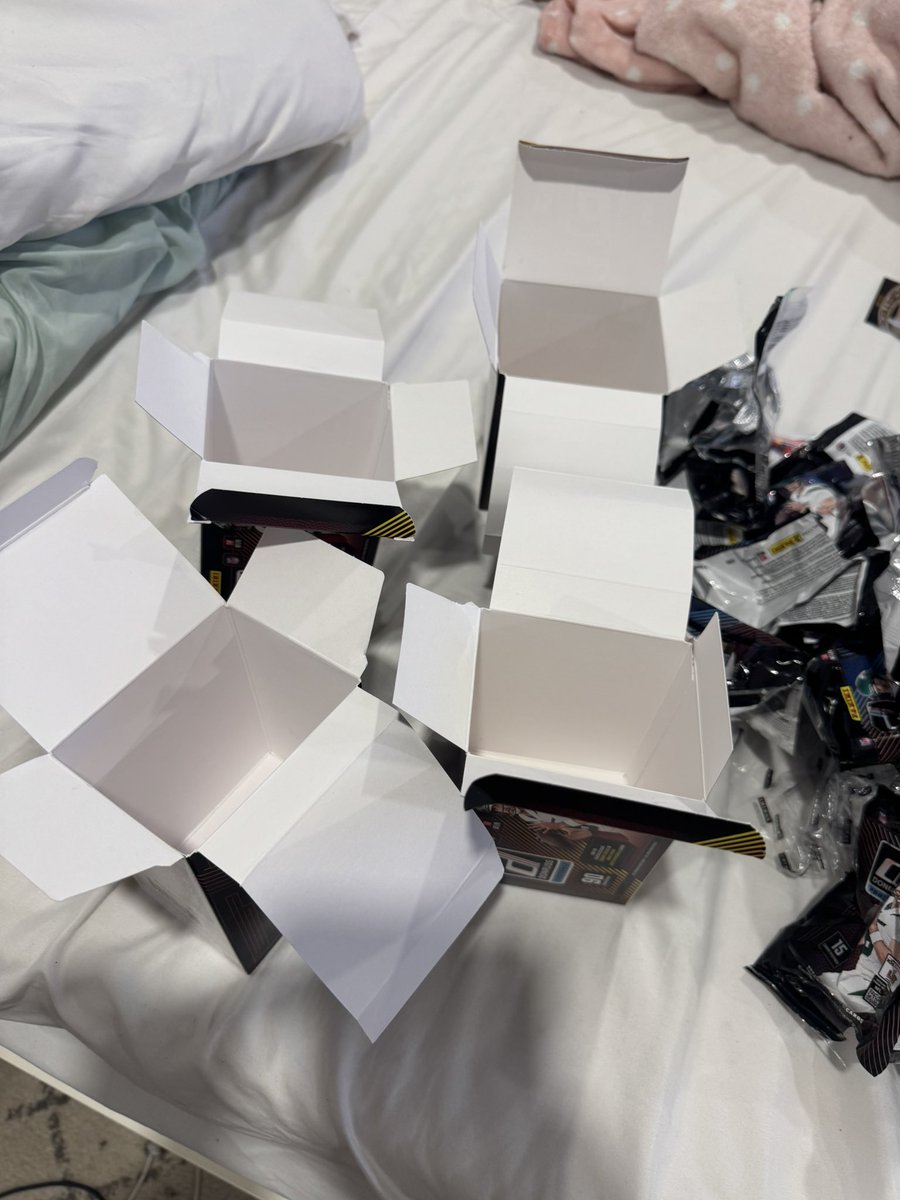 coreywadd's tweet photo. @KINGOFTHECARDZ No don’t blame the breaker on this one. I picked up 4 boxes from target yesterday and it was the same thing. All boxes contained all base vets with no QC stamp on any of the boxes https://t.co/BflzxphI1S
