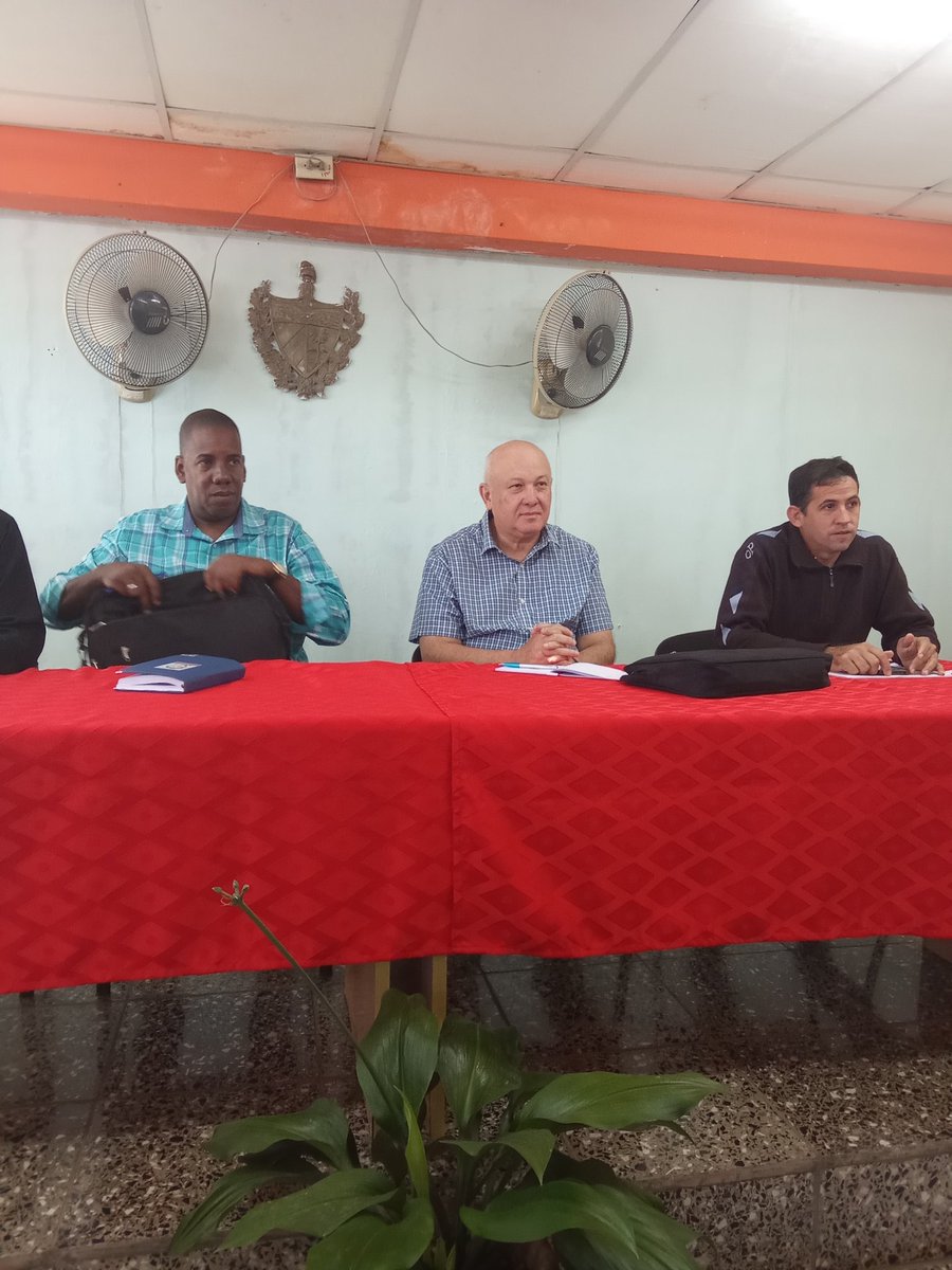 Cómo parte de la visita gubernamental a la provincia Artemisa, iniciamos intercambiando con el Consejo de la Administración de San Antonio de los Baños, para analizar los principales indicadores del territorio. Nos acompañan los ministros <a href="/AlpidioAlonsoG/">Alpidio Alonso Grau</a> y <a href="/BetsyDazVelzqu2/">Betsy Díaz Velázquez</a>.