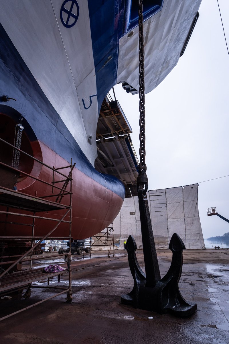 UnityLine's tweet image. 🚢 Skania na suchym doku! Zajrzyjcie za kulisy prac w stoczni Gryfia w Szczecinie, gdzie nasz prom przechodzi serwis. 🛠️
Skania in dry dock! Take a look at the Gryfia Shipyard in Szczecin, where our ferry is undergoing thorough servicing.🌊
#Skania #UnityLine #Stocznia #Shipyard
