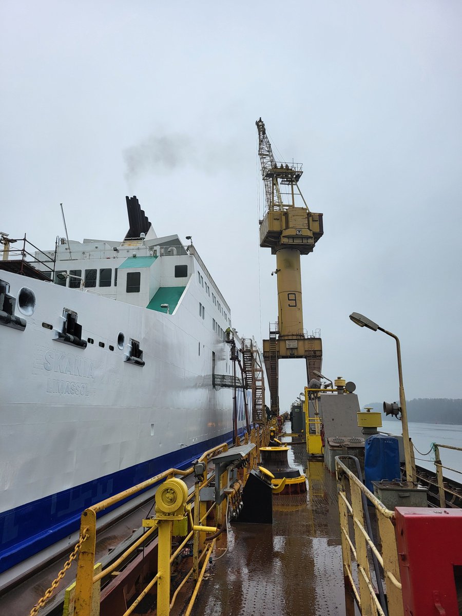 UnityLine's tweet image. 🚢 Skania na suchym doku! Zajrzyjcie za kulisy prac w stoczni Gryfia w Szczecinie, gdzie nasz prom przechodzi serwis. 🛠️
Skania in dry dock! Take a look at the Gryfia Shipyard in Szczecin, where our ferry is undergoing thorough servicing.🌊
#Skania #UnityLine #Stocznia #Shipyard