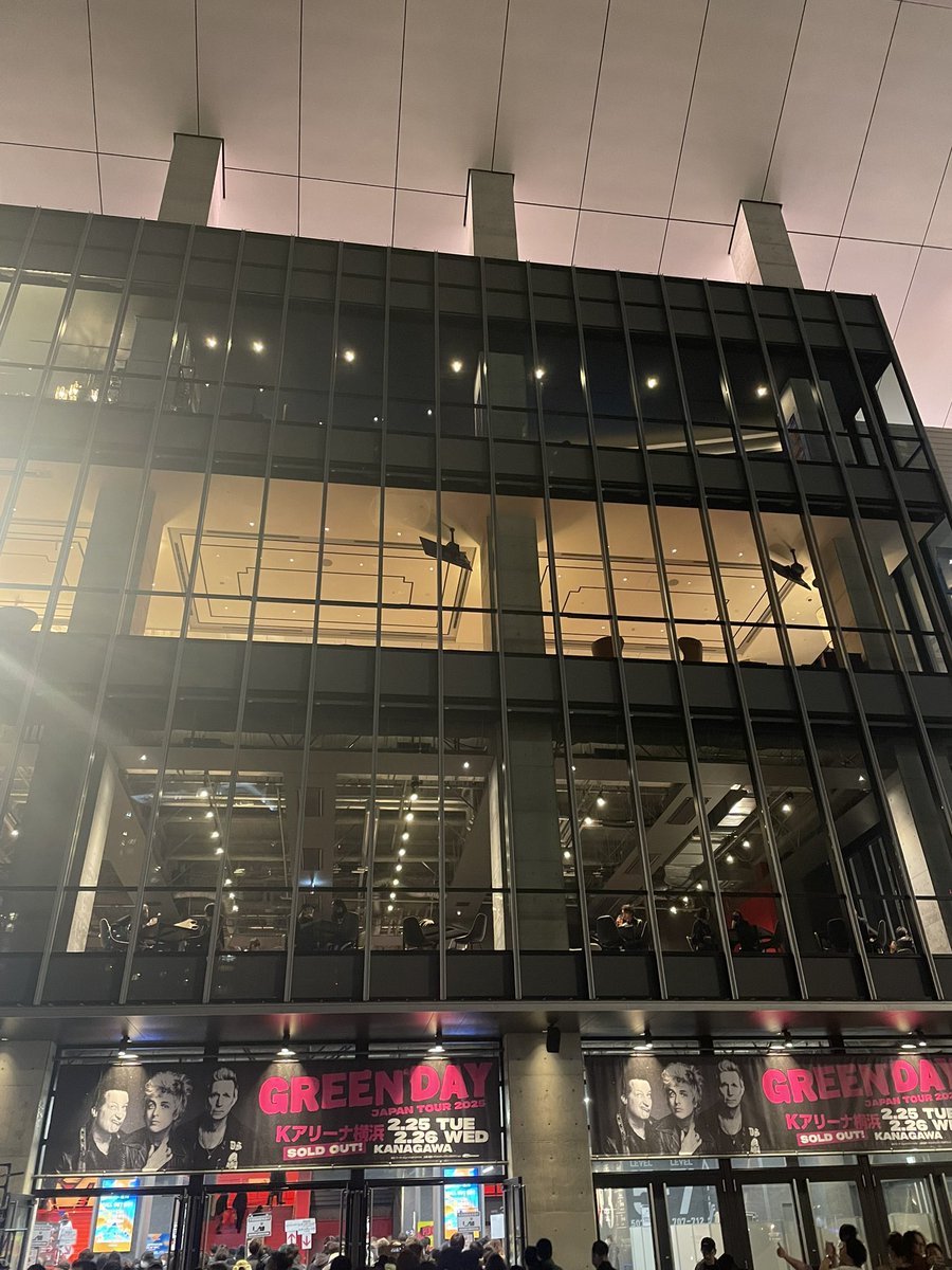chou_chox's tweet photo. GREEN DAYジャパンツアー行きました。American Idiotド世代としてはライブ後半は感慨深さしか無かったです。 https://t.co/uZioWvTh0p