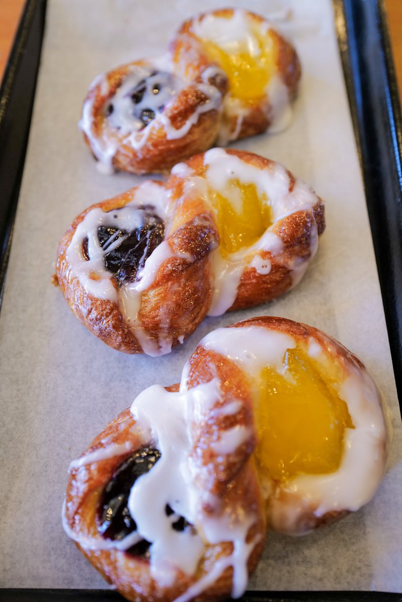 Two pockets, twice the flavor! Our Figure 8 pastries are packed with two different preserves for a sweet surprise in every bite. 😋