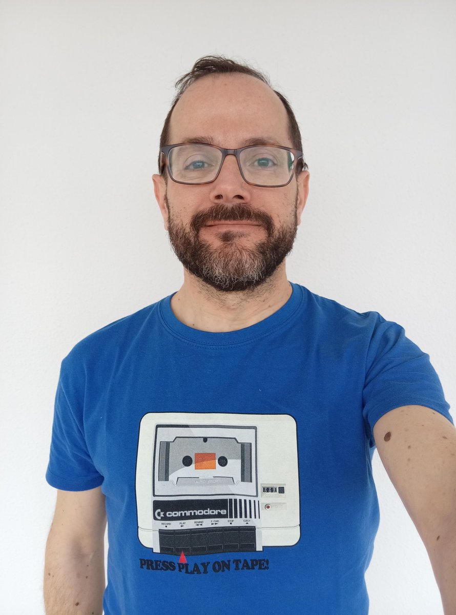 ETSIIMuseo's tweet photo. No tenemos en nuestro #Museo el #Datasette del Commodore 64. Si lo tienes, ¡no lo tires! Dónanoslo, por favor #Commodore #Commodore64 #C64 #Informática #Videojuegos #URJC #YoSoyURJC #Retrogaming https://t.co/94WHRpvjgX
