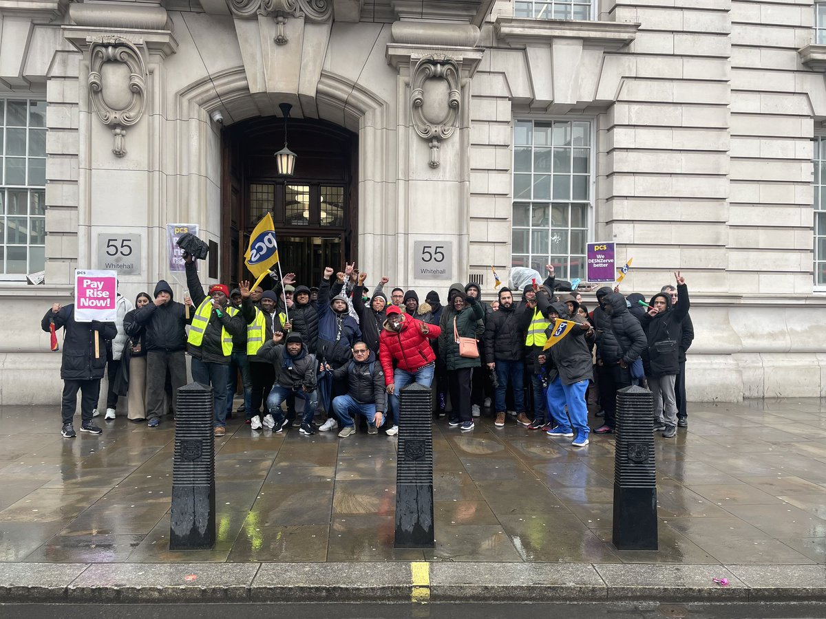 It’s lunchtime 🥙, it’s picket 🕰️ <a href="/energygovuk/">Department for Energy Security and Net Zero</a> Come on <a href="/cabinetofficeuk/">Cabinet Office</a> stop pretending you can’t resolve this…. Energy bills and inflation is ⬆️ &amp; <a href="/Ed_Miliband/">Ed Miliband</a> <a href="/Georgia_Gould/">Georgia Gould</a> think it’s time to hit the poorest paid in Whitehall hardest while 🤝 💷 to @ISS__UK #PCSonStrike
