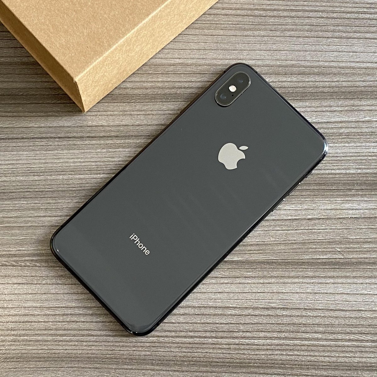 UpdatesTechs's tweet image. Definitely the iPhone Xs Max space gray 
My favorite