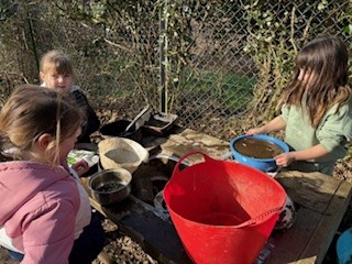 NectonFS's tweet image. A wonderfully sun filled afternoon spent with @NectonY1 this week. Our site looked even more beautiful with this taste of spring. Lots of role play in this session with teams and games, climbing was big on the agenda too with real perseverance coming through.