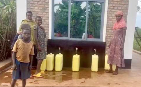 IngLivingWaters's tweet photo. In Mwiri Village, Rwanda, hearts were touched by a new well with clean water flowing. It is not necessary to walk for hours to fetch water. https://t.co/R8rZtHDwwX @ingomarlivingwaters @heavensfamilyus https://t.co/cCvYOSvqB8