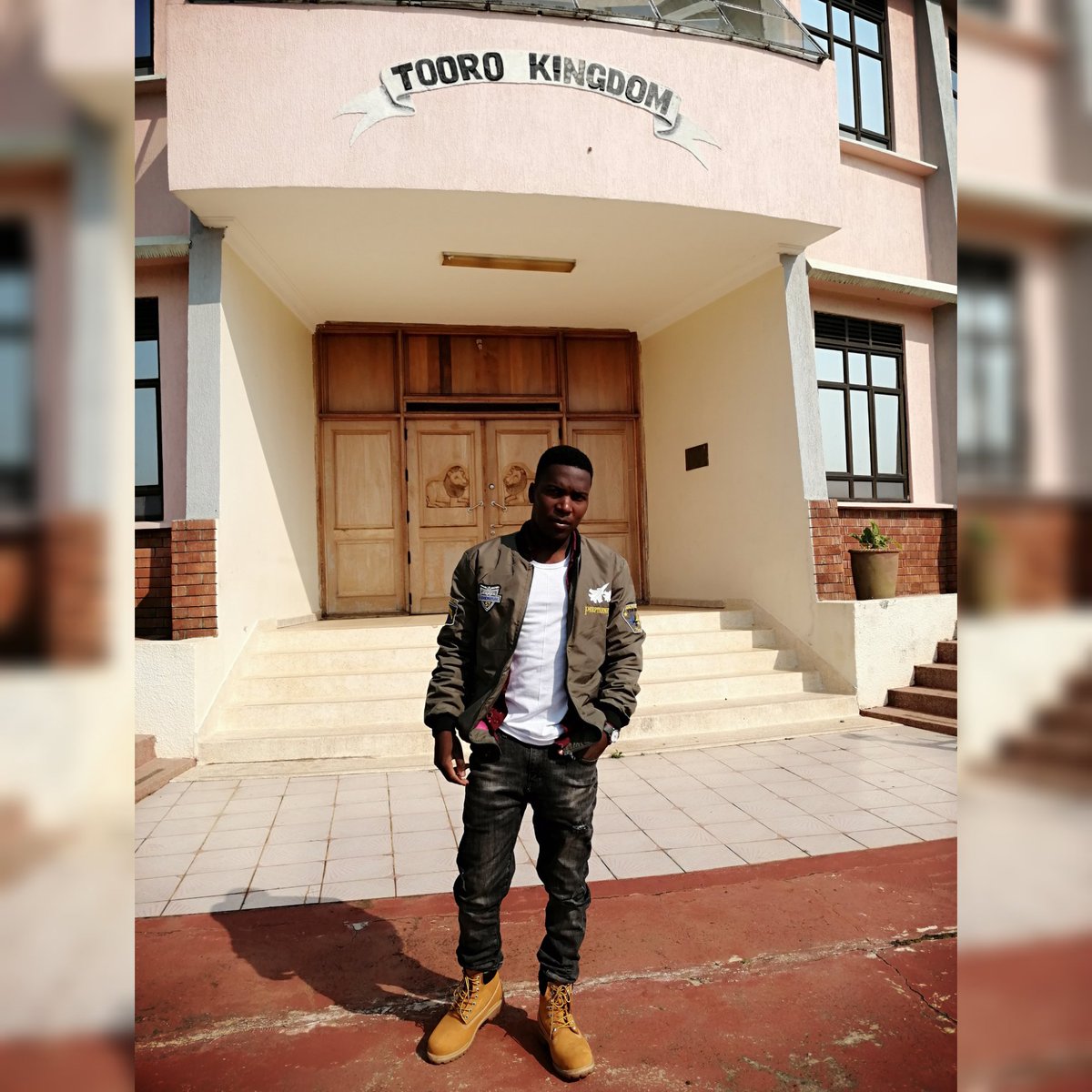 ReaganJoseph19's tweet photo. @ObukamaBwaTooro Proud to be mutooro, God bless tooro kingdom, n protect His majesty Omukama https://t.co/QKJG66mD3h