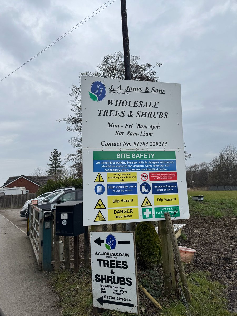 Busy day today picking up shrubs from <a href="/jajonesUK/">J A Jones & Sons</a> for a new hedge at <a href="/SalfordTree/">WillowTreeSalford</a>🌿
Hedging around schools creates a great screen and new habitats for the local wildlife 🌿
#groundsmaintenance #outdoorlearning #educationforall #educationmatters #GreatGrounds  #outdoorlearninginspo