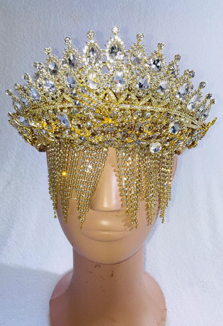 AladeFunfun's tweet image. 🌻Osún🌻
- Enviamos para todo Brasil.📦
- Aceitamos cartões de débito e crédito.💳
.
.
.
#candomblé #ketu #efon #jeje #angola #oxum #osun #oreyeyeo #yeyeo #rainha #kare #yponda #opara #búzios #paramentas #paramentasdeorixas #paramentadeorixa #ade #ofa #adaga #abebe #orisa #vodun