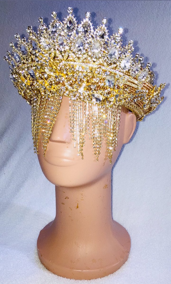 AladeFunfun's tweet image. 🌻Osún🌻
- Enviamos para todo Brasil.📦
- Aceitamos cartões de débito e crédito.💳
.
.
.
#candomblé #ketu #efon #jeje #angola #oxum #osun #oreyeyeo #yeyeo #rainha #kare #yponda #opara #búzios #paramentas #paramentasdeorixas #paramentadeorixa #ade #ofa #adaga #abebe #orisa #vodun