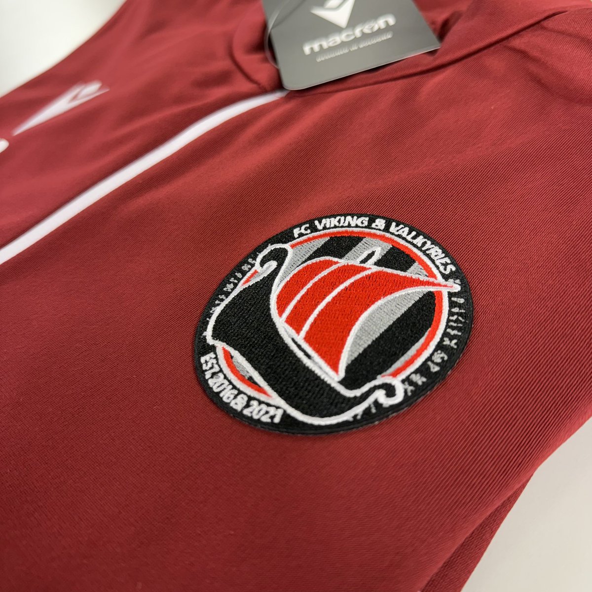 MacronNorwich's tweet photo. 📸 | @MacronSports x @VikingValkyries 

All new Training Jumpers for @VikingValkyries 💥 

Kitted out for the business end of the season 👀 

#Macron #BePartOfTheTeam https://t.co/lhnUIOZE0O
