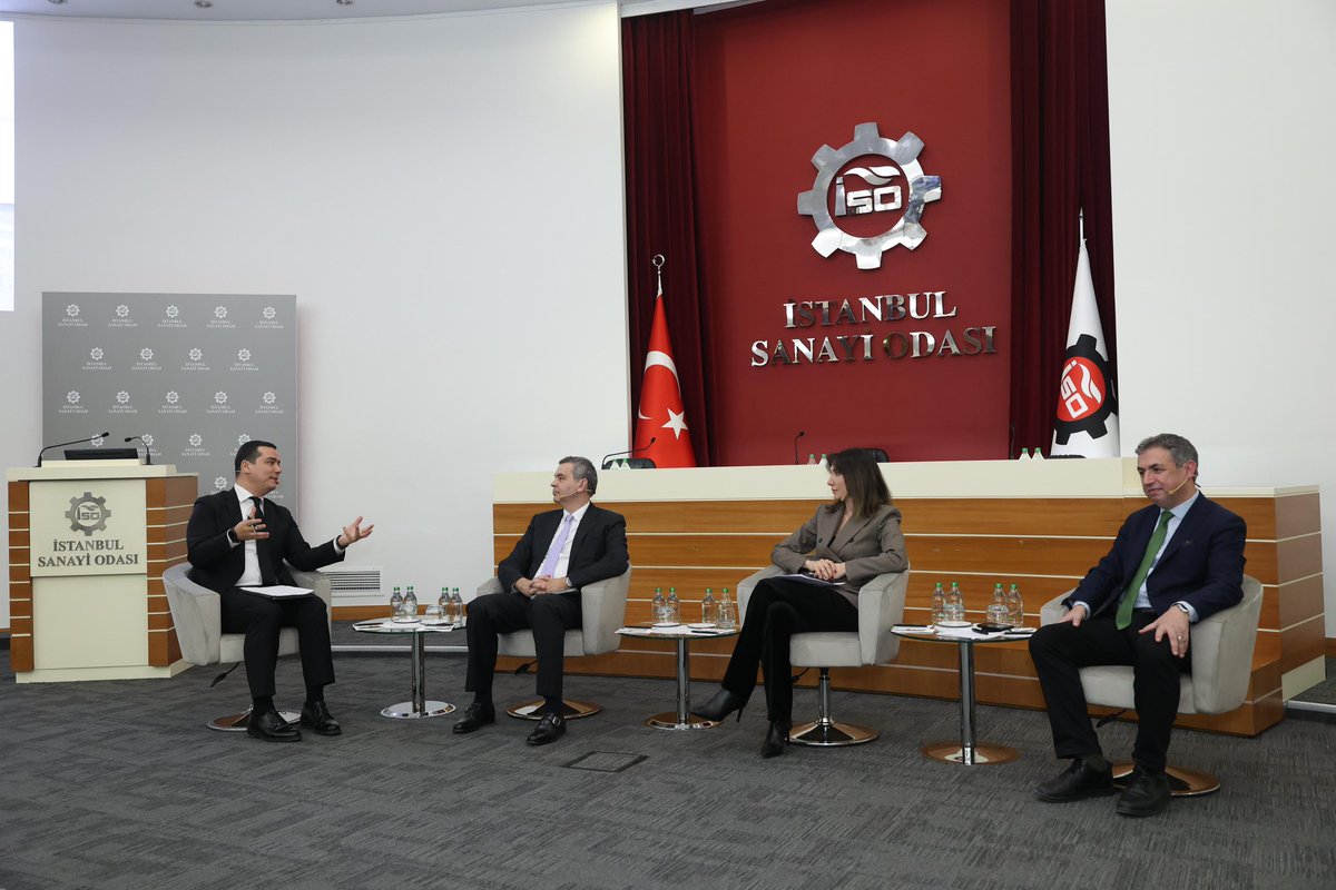 İSO Yönetim Kurulu Başkanı Erdal Bahçıvan’ın açılış konuşmasını yaptığı İSO Şubat ayı Meclis toplantısında, Bloomberg HT Genel Yayın Yönetmeni Açıl Sezen moderatörlüğünde Gazeteci Afşin Yurdakul, Koç Üniversitesi Öğretim Üyesi Dr. Altay Atlı ve İstanbul Ekonomi Danışmanlık Kurucu