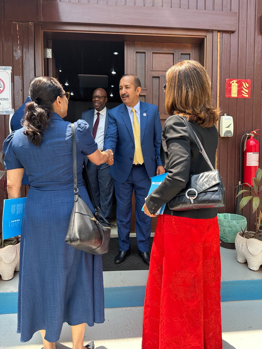 UNOPS Afrique centrale (@unops_afrcent) on Twitter photo En visite en #RCA, <a href="/dal_goncalves/">Dalila Alexandra RAMOS MOREIRA GONCALVES</a> a rencontré <a href="/Ag_Ayoya/">Mohamed Ag Ayoya</a> et <a href="/UN_CAR/">MINUSCA</a>. Ils ont échangé sur les projets régionaux, le renforcement de la collaboration, l'approche ONEUN pour le développement et l'engagement du secteur privé dans le Programme National de Développement. En visite en #RCA, <a href="/dal_goncalves/">Dalila Alexandra RAMOS MOREIRA GONCALVES</a> a rencontré <a href="/Ag_Ayoya/">Mohamed Ag Ayoya</a> et <a href="/UN_CAR/">MINUSCA</a>. Ils ont échangé sur les projets régionaux, le renforcement de la collaboration, l'approche ONEUN pour le développement et l'engagement du secteur privé dans le Programme National de Développement.