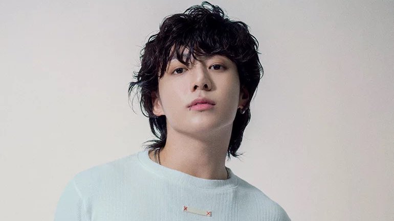 kchartsmaster's tweet image. Most streamed albums by solo acts within the first 24 hours of release on MelOn Hall:

1. #GDRAGON, Übermensch — 4,202,200 🆕
2. #IU, The Winning — 3,184,400
3. #JUNGKOOK, GOLDEN — 3,108,400
4. #JIMIN, FACE — 2,961,300
5. #DOYOUNG, YOUTH —  2,913,800