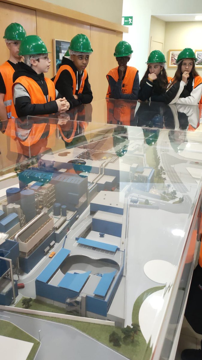 InsPereRibot's tweet photo. Amb l'alumnat de 2n d"ESO de visita al Centre Integral de Valorització de Residus del Maresme #treballperprojectes
@VilassardeMar @vilassarradio @SSTTMVO @cramosmanjarin https://t.co/4wU4C0DdRS