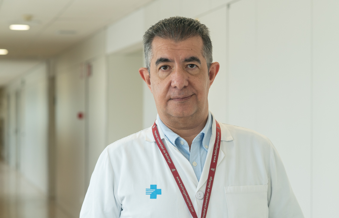 hbellvitge's tweet photo. 🆕 El Dr. Javier Narvaéz, facultatiu del Servei de @reuma_hub i investigador de l’@idibell_cat ha estat nomenat coordinador de la XHUEC (Xarxa Hospitalària d’Unitats d’Expertesa Clínica) en malalties autoimmunes sistèmiques (MAS), que agrupa a les set unitats d’expertesa en aquestes malalties minoritàries que treballen als hospitals catalans.👌
ℹ️ https://t.co/FN06lnsyqI
#SocialmentResponsables #BellvitgeInvestiga