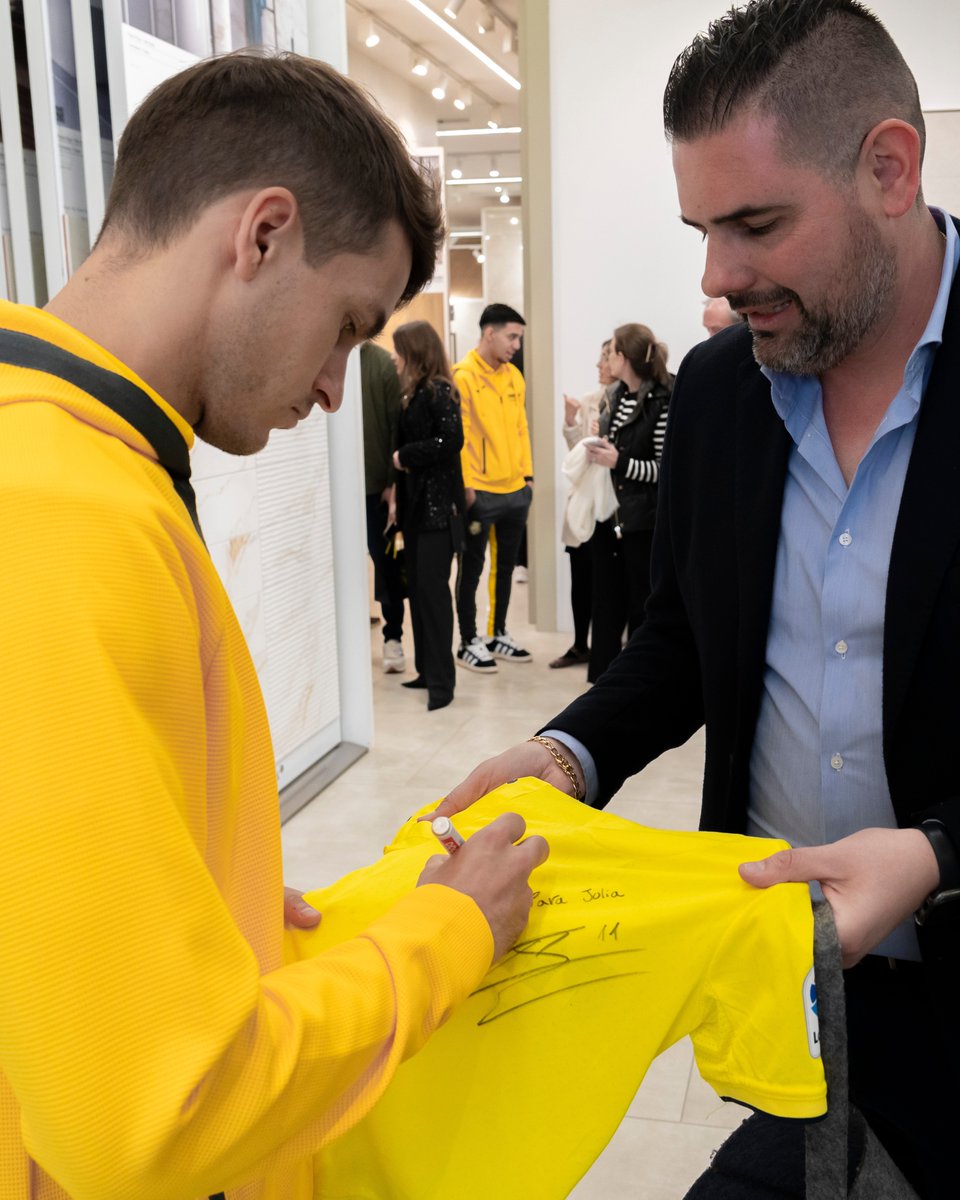 ecoceramictiles's tweet photo. A huge success on the second day of the hashtag #CerámicaExperience at our showroom!
The special visit of Denis Suárez and Ilias Akhomach from Villarreal CF was one of the highlights of the day.
Thanks for being part of this experience!
#Ecoceramic #EcoceramicTiles https://t.co/Gw2vnJ3IDV