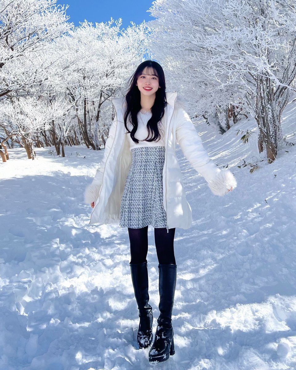 yume__noguchi's tweet photo. 答えは、御在所岳でした🏔️
ロープウェイに乗って15分で白銀の世界です❄️ https://t.co/5jFiKFyuS6