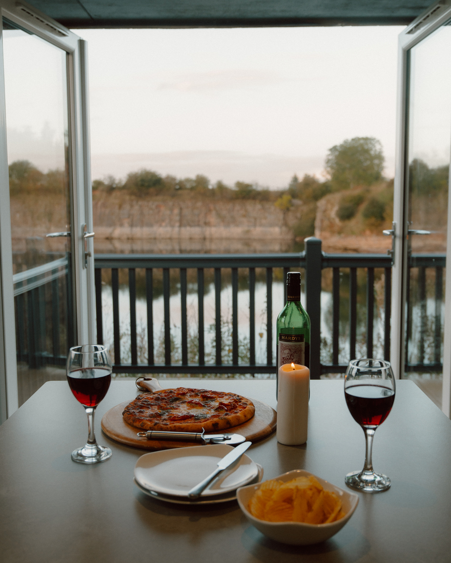 Ready for a cosy getaway? Check out the stunning Pods by The Lake at Ullswater Heights 😍
leisureresorts.co.uk/holidays/ullsw…

#lakedistrict #hottubholiday #petfriendlybreaks #couplesholiday #lakeview