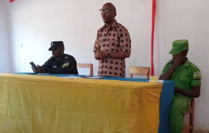 <a href="/GashenyiSector1/">GASHENYI Sector Official Page</a> turi mu nama y'umutekano yo gufata ingamba zo kubungabunga umutekano w'abaturage n'ibintu byabo, ni inama iyobowe na ES Sector <a href="/inzizaJbosco/">NKURUNZIZA J.Bosco,</a> ari kumwe na Commanda wa Police <a href="/GakenkeDistrict/">Gakenke District</a> <a href="/muka_vestine/">Vestine Mukandayisenga</a> <a href="/gahundemaurice/">Maurice Mugabowagahunde</a> <a href="/RwandaLocalGov/">Ministry of Local Government | Rwanda</a>