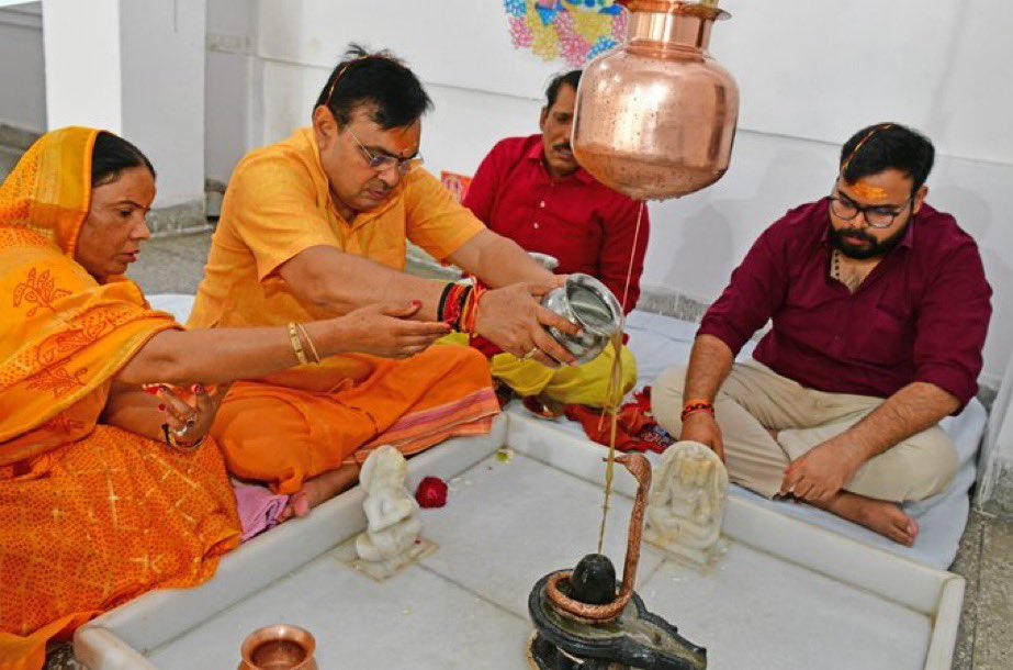 जय जय भोलेनाथ

हर हर महादेव

भजनलाल शर्मा ,   राजस्थान के मुख्यमंत्री