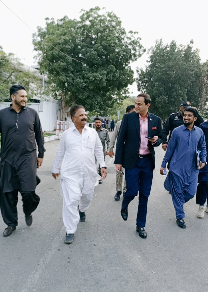ShakeelChPPP's tweet photo. ہم نہ باز آئیں گے محبت سے 

Day and night, Sacrificed for #Karachi this city is our life.

کراچی ❤️ ہے جانی https://t.co/DSLtzADxf3