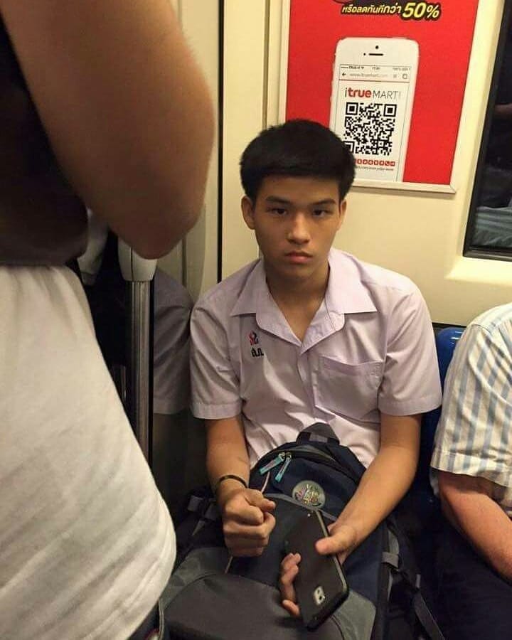 karmaischer's tweet photo. หน้าตาน่าหลอกว่านั่งเลยสถานีอะ https://t.co/EvQXNtNXzS