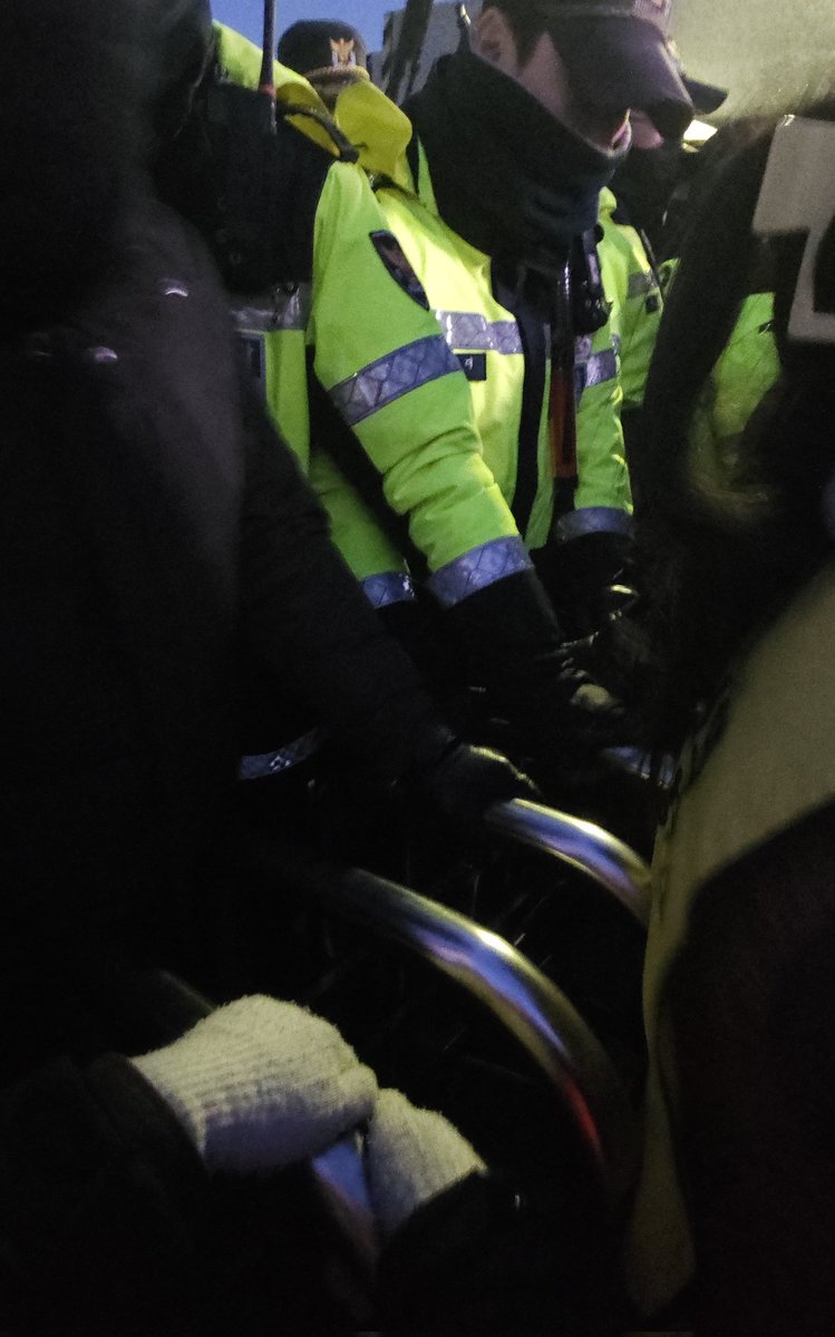 jinhan_kanjari's tweet image. 5시부터 지금까지 #서울시교육청 과 #정근식교육감 이 화장실도 못가게 막아버림.