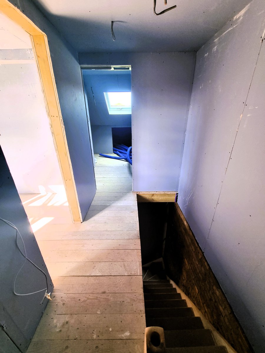 branches_wfc's tweet image. Here are a few more snaps from the house! A lot has happened since we bought it last year, and while the logistics are too complex to detail, the pictures truly don’t capture...  instagram.com/p/DGP76p9ty_f/… 
#VictorianHouse #Retrofit #BranchesHostel #HostelLife #MoveOnProperty