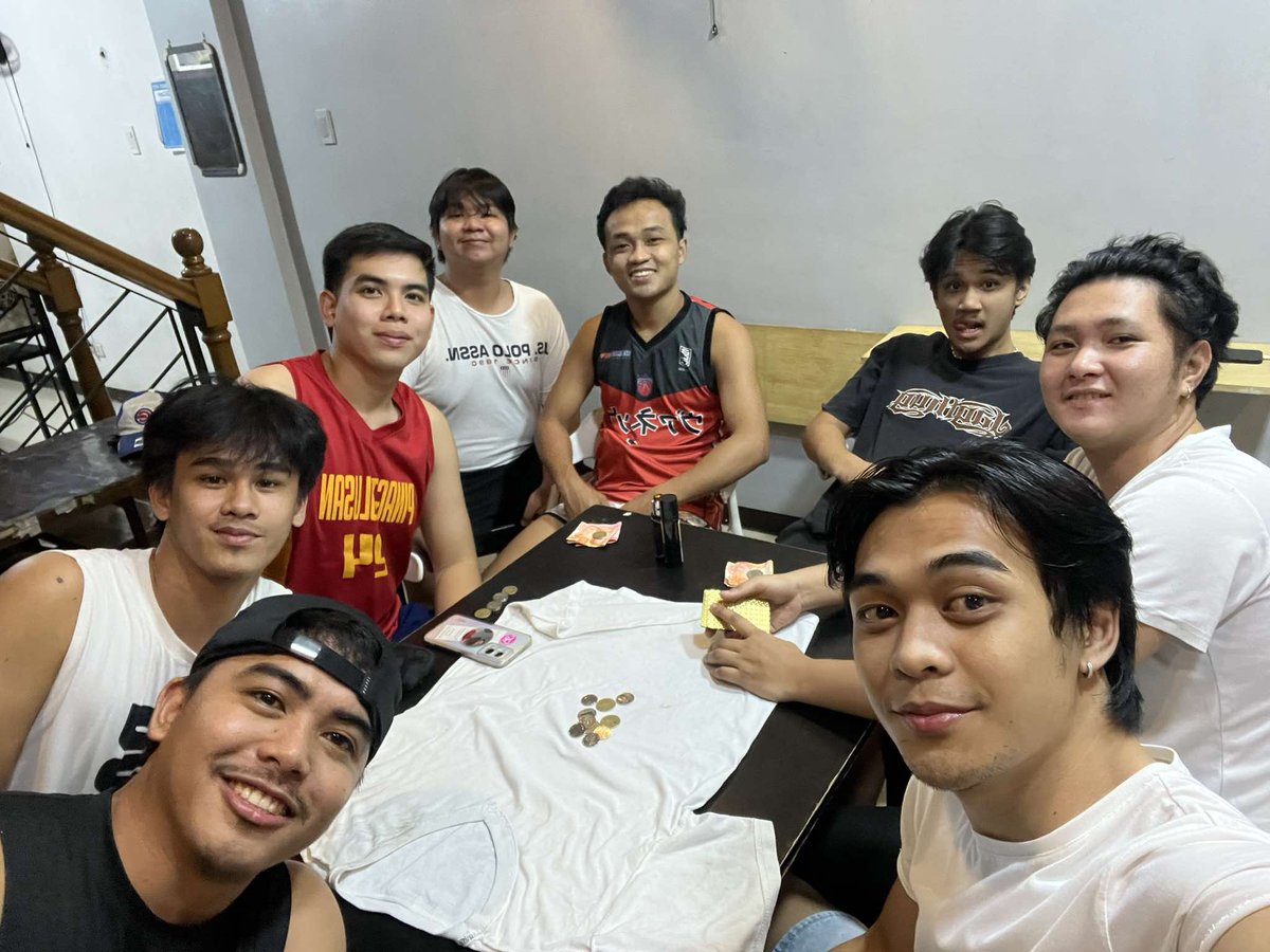 im_dabehst's tweet photo. I've also met different kind of person na tumulong sakin para makasurvive during review days. Especially yung JAS fam. Room 1A, 2A, 2B, 3A. Kilala niyo na kung sino sino kayo. Sa mga naging kaibigan ko nung college, schoolmates, Sobrang thankful ako sa inyo. https://t.co/lpK9qCxPtT
